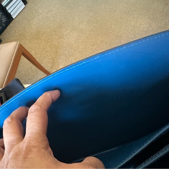 LV BLUE Epi Capucines - Picture 4 of 15